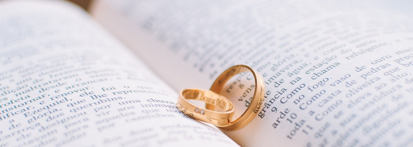 AKR Trauung Ringe Bibel
